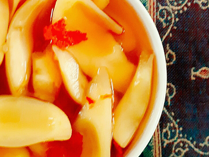 Bagaimana Menyiapkan Asinan Salak Pedas, Lezat