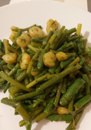 Una foto de Espárragos verdes con gambas al pilpil!!
