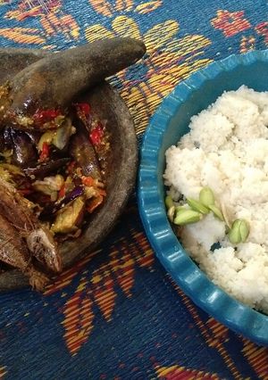 Foto resep Terong penyet lalap petaii.. 😘😘