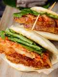 Bánh Bao Đài Loan kẹp Heo Giòn Da & Kimchi - Skinny Taiwanese Bao with Crispy Pork & Kimchi