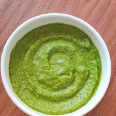 A picture of Palak chutney.