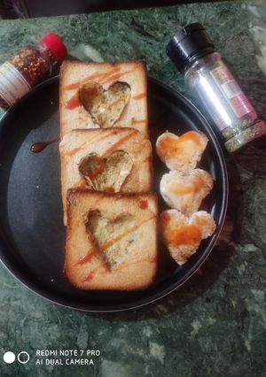 হার্ট ব্রেড টোস্ট(heart bread toast recipe in Bengali) রেসিপির প্রধান ছবি