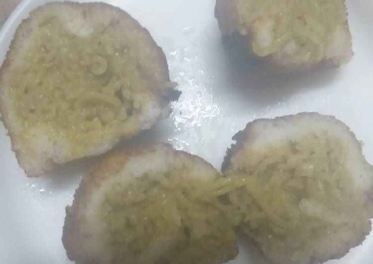 Recipe of Speedy Maggi Roll
