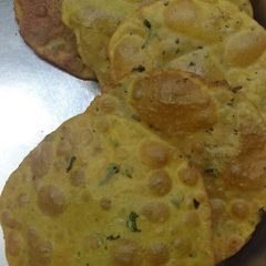 A picture of Methi puri.