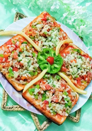 চীজি ব্রেড পিৎজা (cheesy bread pizza recipe in Bengali) রেসিপির প্রধান ছবি