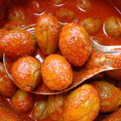 A picture of Hog plum pickle (Ambazhanga achar).