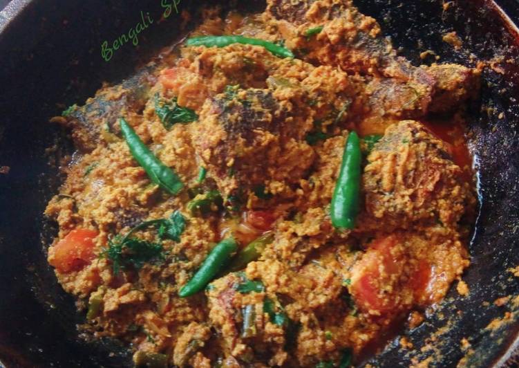 Recipe of Delicious Surmai fish Gravy with Mustard / মনোহরি সুরমাই-সরষে