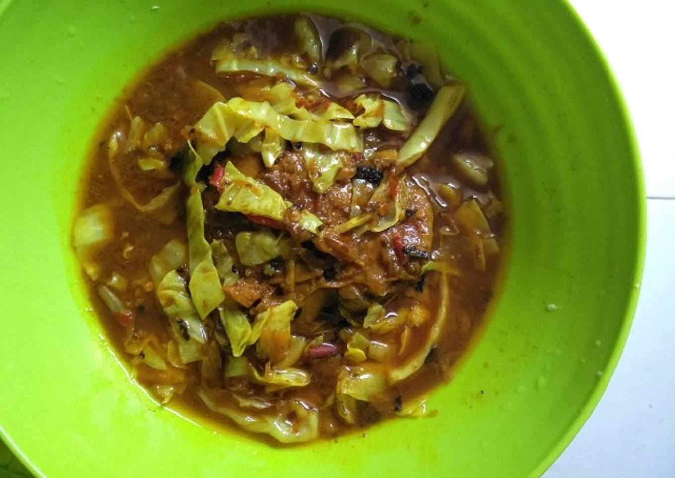 Cara Gampang Membuat Ayam Goreng Kol Kuah Kuning Anti Gagal