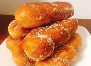Hình của món Bánh quẩy Hàn Quốc (Kkwabaegi-Twisted Korean doughnuts).