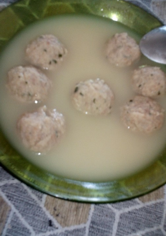 Una foto de Albóndigas en caldo de cocido