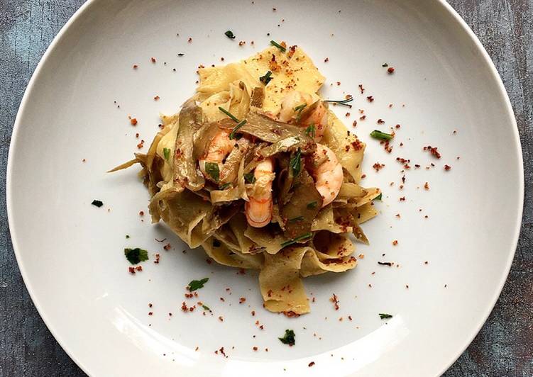 Fresh pappardelle with artichokes and prawns