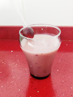 Una foto de Batido de uva, plátano y avena