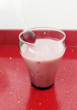 Una foto de Batido de uva, plátano y avena