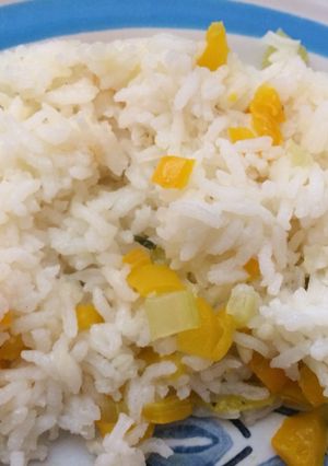 Una foto de Arroz con pimientos y apio