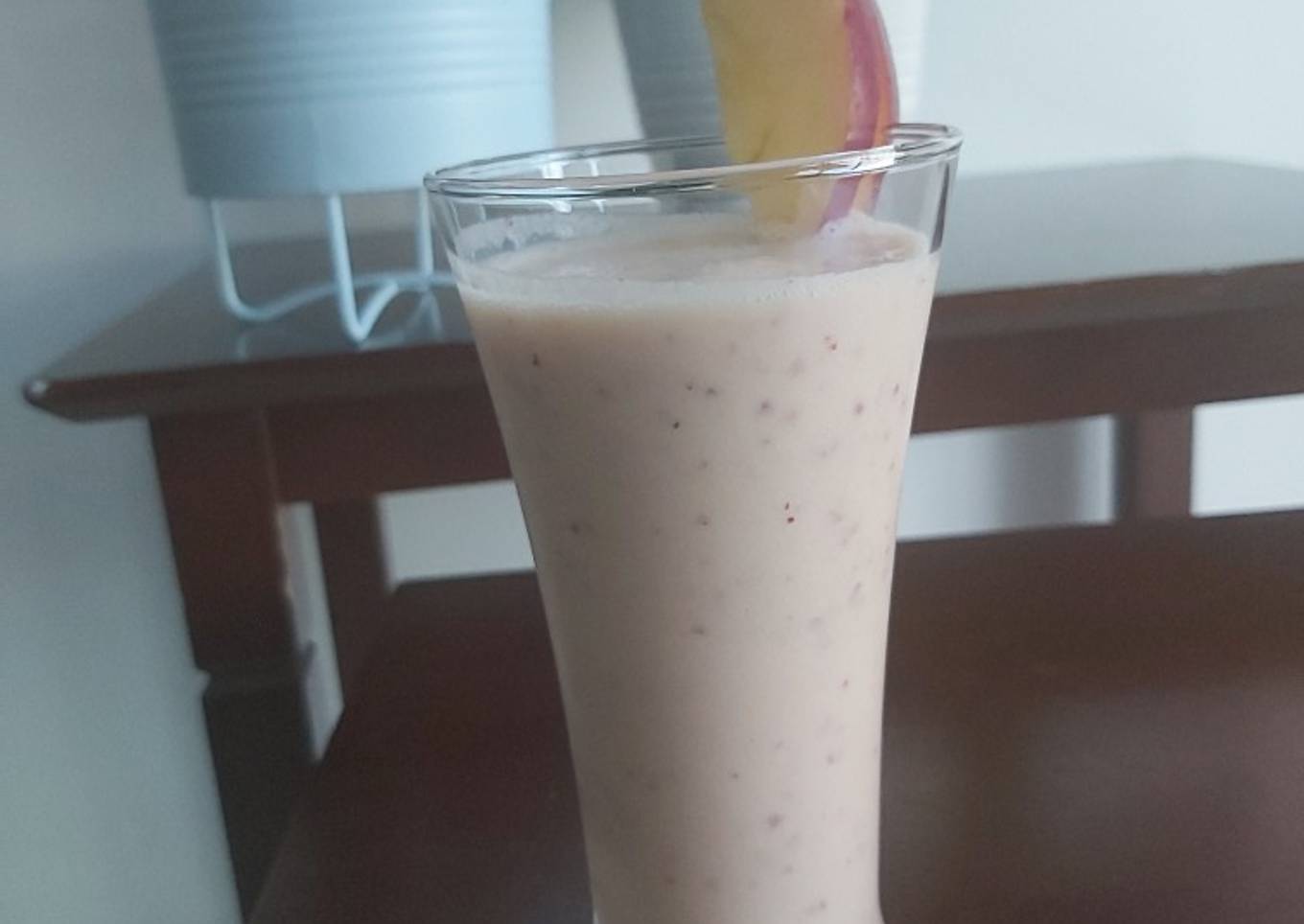 Apple strawberry smoothie