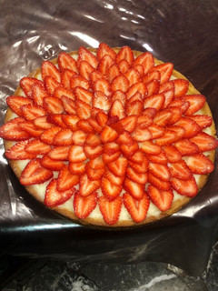 Una foto de Tarta de frutillas con pastelera