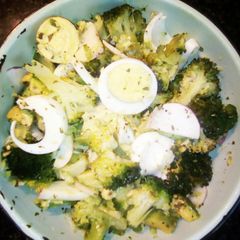 A picture of Citrus Broccoli and Egg Medley.