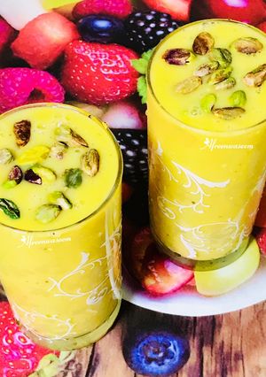 A picture of Mangoes & pistachios milk shake.