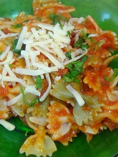 Una foto de Hélices con salsa amatraciana