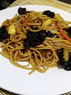 Una foto de Tallarines con algas chinas