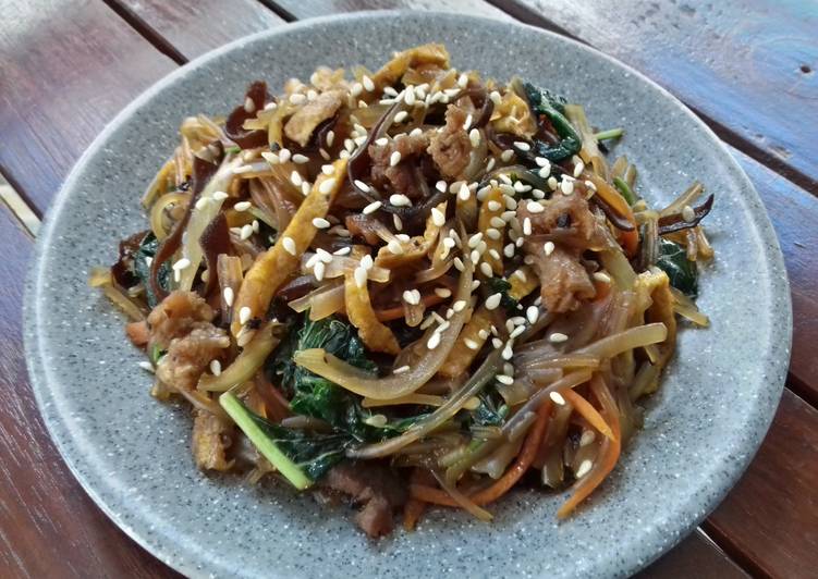 Bagaimana Membuat Korean Glass Noodles Stir Fry (Japchae:잡채), Lezat Sekali