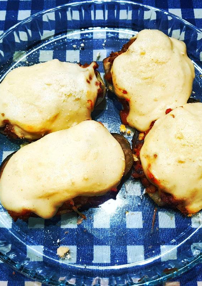 Una foto de Berenjenas rellenas de Ternera y Verduras con Bechamel Parmesano
