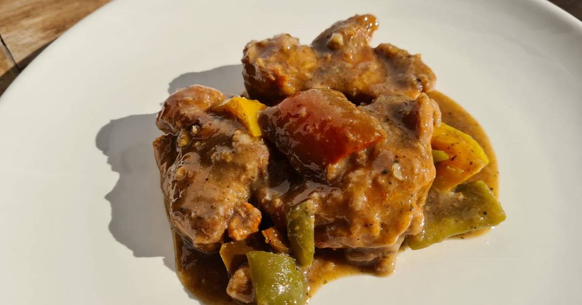 Espetinhos de carne com pimentão, bacon e cebola Receita por Cibele Silva -  Cookpad
