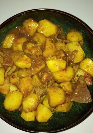 A picture of Kayan ciki with Irish potatoes.