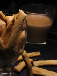 नमक पारे (Namak pare recipe in Hindi) रेसिपी मुख्य फोटो