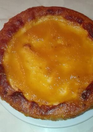 Una foto de Tarta de queso con natilla de vainilla y mermelada de melocotón casera
