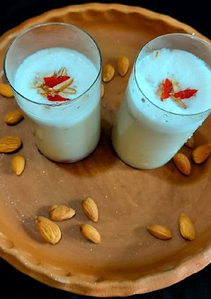 বানানা মিল্ক শেক (Banana milk shake recipe in Bengali) রেসিপির প্রধান ছবি