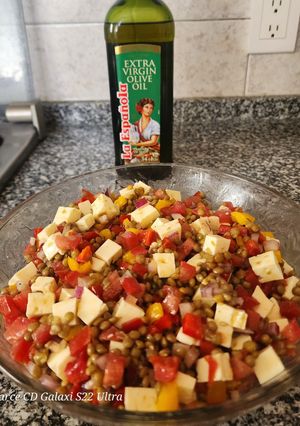 Una foto de Ensalada de Lentejas con aderezo de aceite de oliva La Española