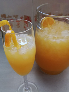 Una foto de Cóctel Agua de Valencia🍊