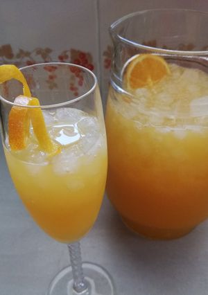 Una foto de Cóctel Agua de Valencia🍊