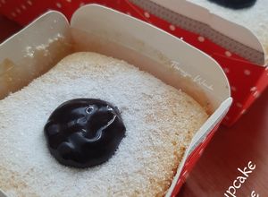 Foto resep Hokkaido Chiffon Cupcake with Chocolate Glaze