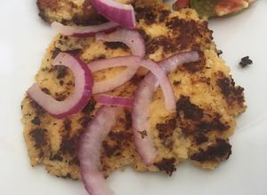 Una foto de Tortitas de coliflor con quesoUna receta baja en carbohidratos