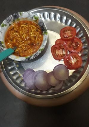 नमकीन सेव की सब्जी (namkeen sev ki sabzi recipe in Hindi) रेसिपी मुख्य फोटो