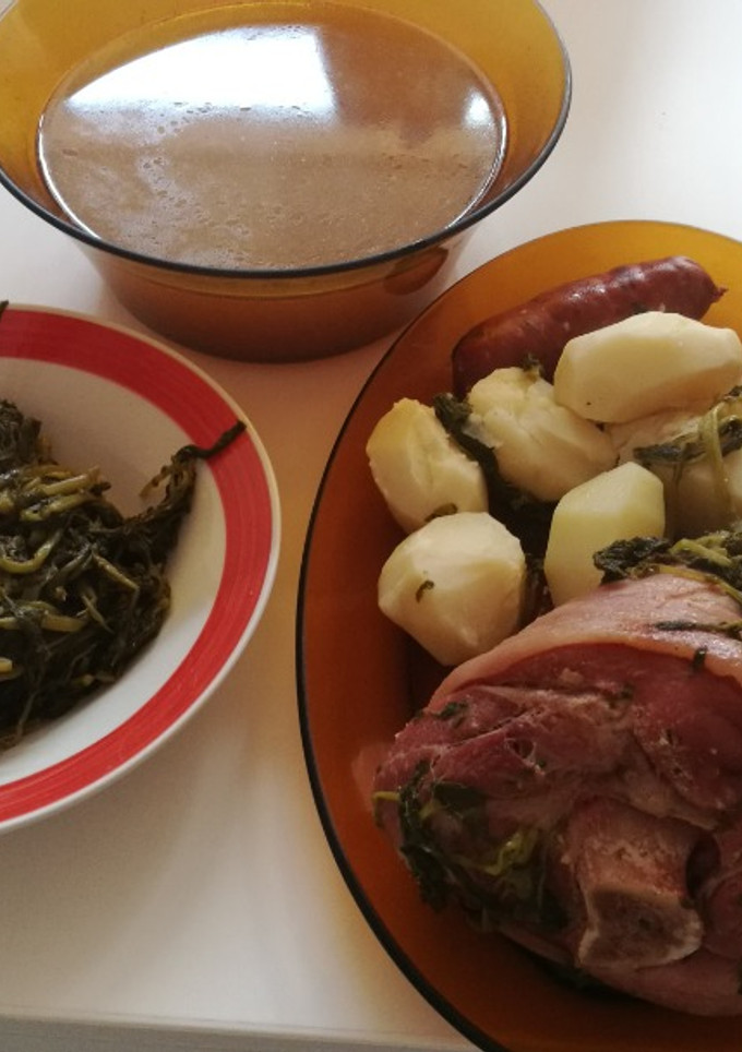 Una foto de Lacón con grelos, patatas y chorizo