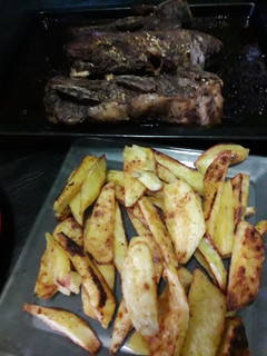 Una foto de Asado al horno con papas rústicas