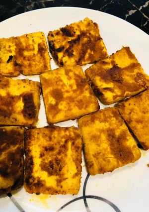 A picture of Tofu fry in single garlic with curry leaves powder.