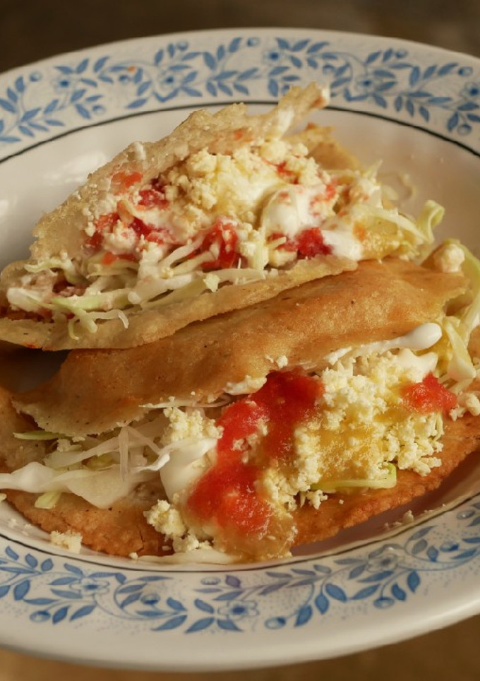 Una foto de Molotes de Pollo/Empanadas de pollo