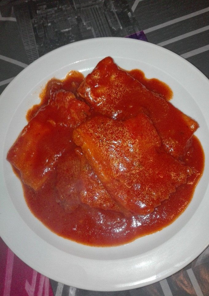 Una foto de Bacalao encebollado con tomate