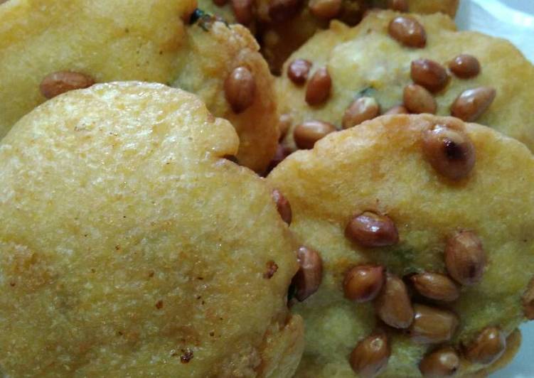 Teochew meat puff (tampyah)
