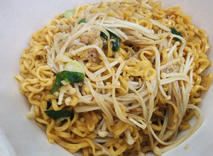 金針菇炒泡麵 的食譜成品照片