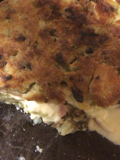 Una foto de Tortilla de papa y cebolla rellena