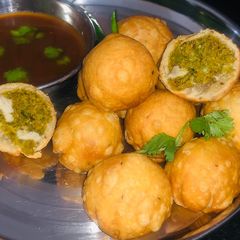 A picture of Lilva kachori (tuvar kachori).
