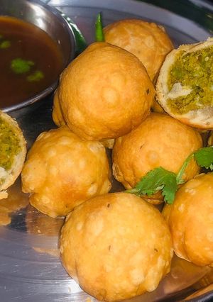 A picture of Lilva kachori (tuvar kachori).