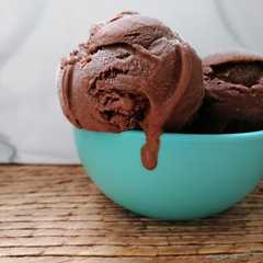 Una foto de Gelato doble chocolate
