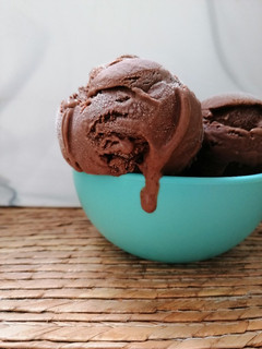 Una foto de Gelato doble chocolate