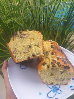 Una foto de Budín de naranja 🍊 con chips y nueces